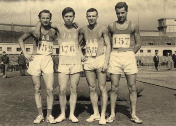 jab113.JPG (42610 bytes)